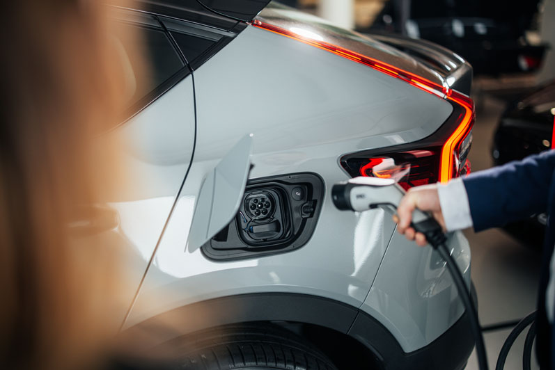 Verkoper uitleg laadkabel