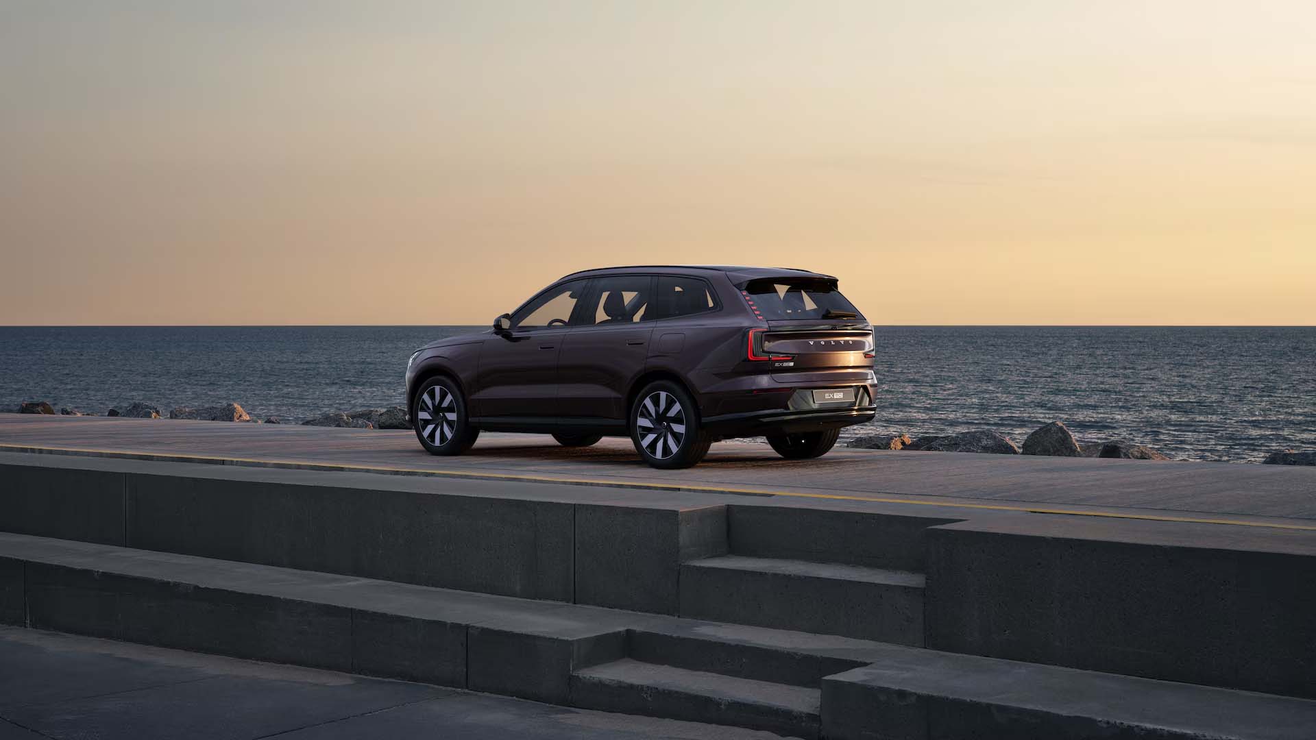 Volvo EX90 Mulberry Red