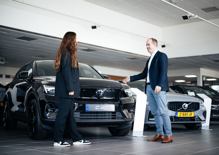 Verkoper praat met Klant