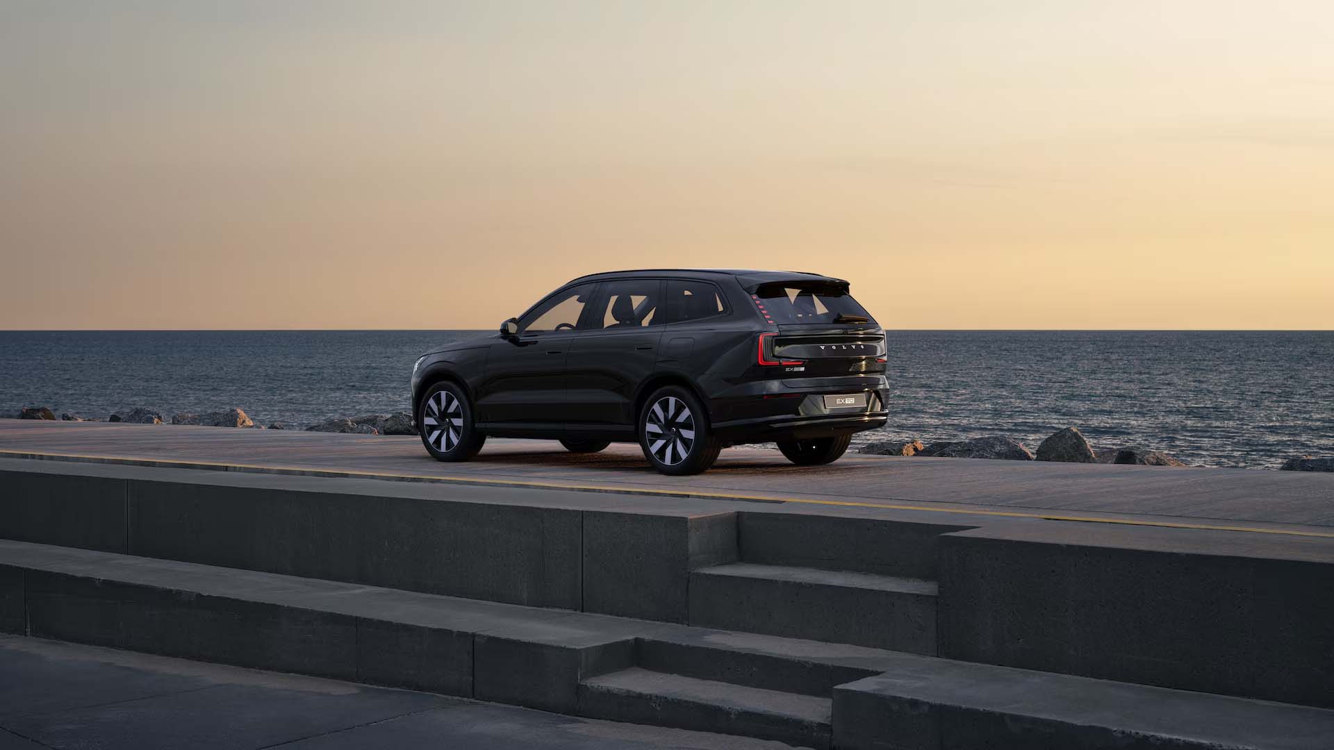 Volvo EX90 Onyx Black