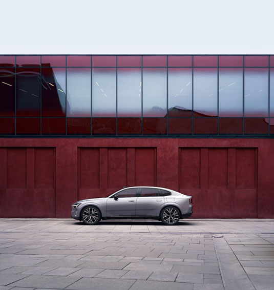 Grijze Volvo ES90 zijkant